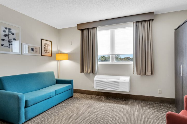 Room 52 of 76