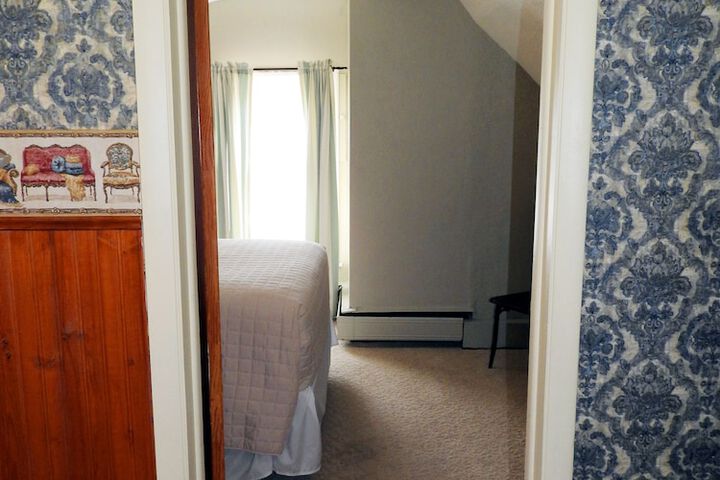 Champaign Garden Inn