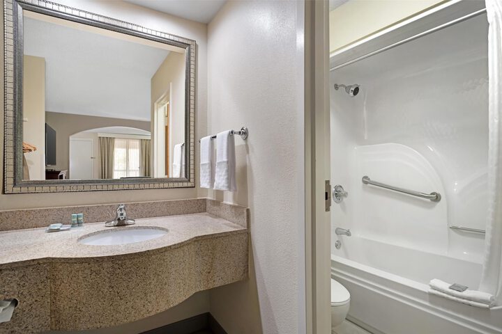 Best Western Inn & Suites - Monroe