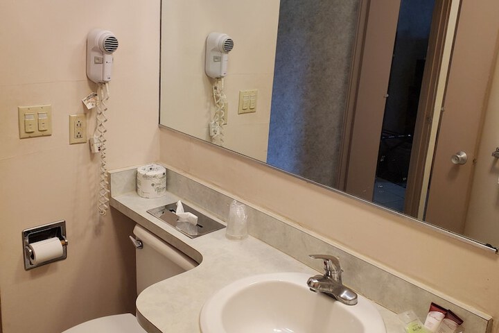 Richmond Inn & Suites