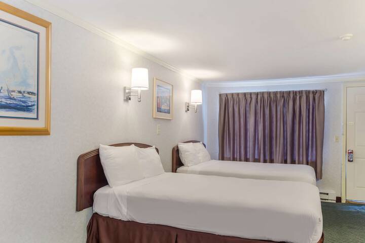 Americas Best Value Inn & Suites Hyannis Cape Cod
