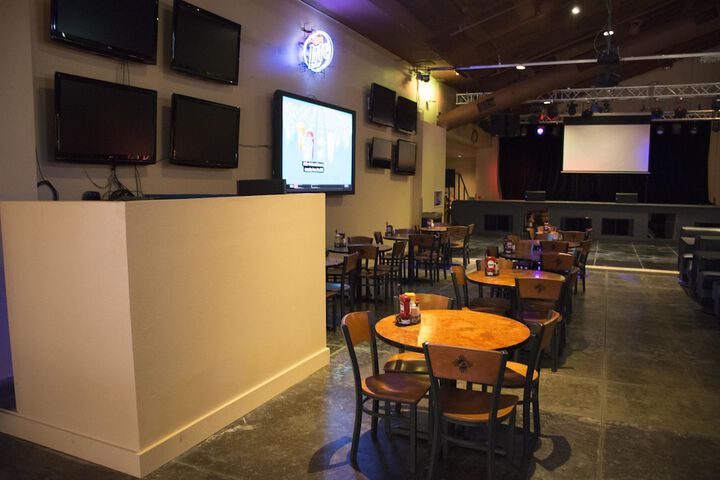 Lounge 16 of 25