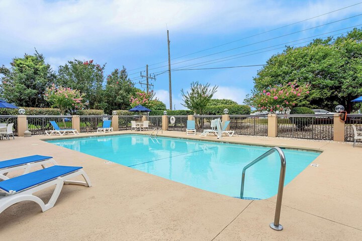 Pool 10 of 48