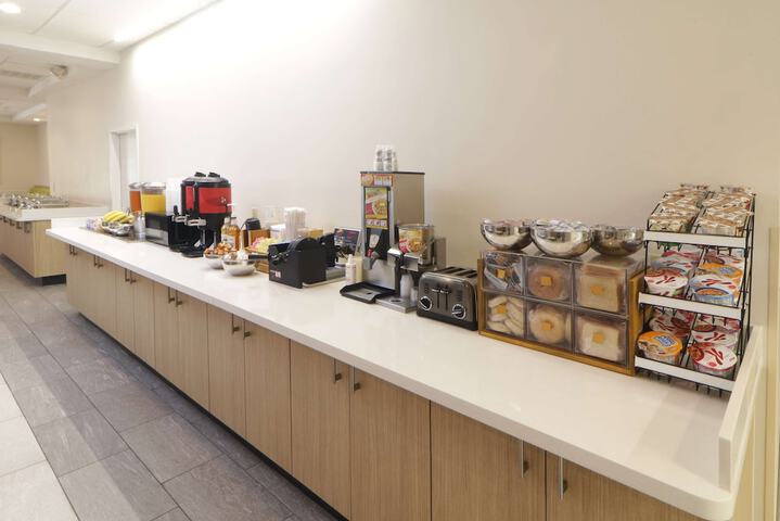Breakfast/Coffee Service 101 of 110
