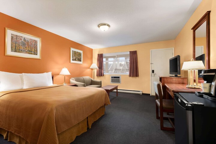 Room 6 of 14