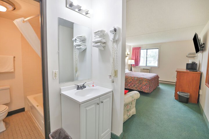 OYO Hotel Pipestone MN Canterbury Park