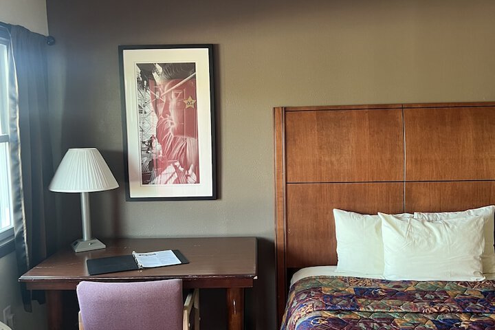 Room 143 of 443