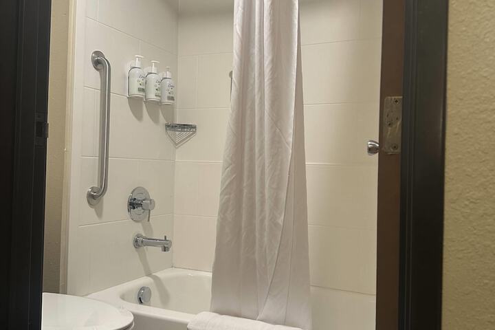 Wingate by Wyndham Pittsburgh / West Mifflin