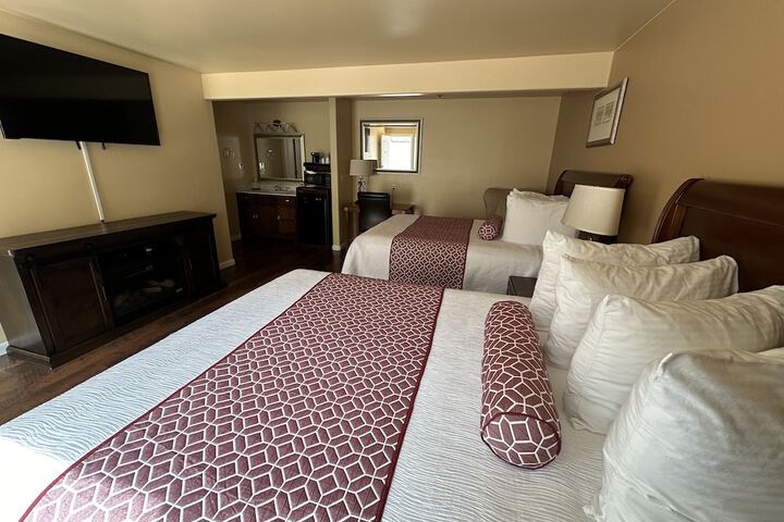 Room 43 of 59