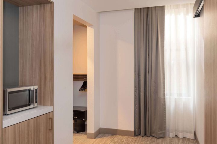 Room 8 of 48