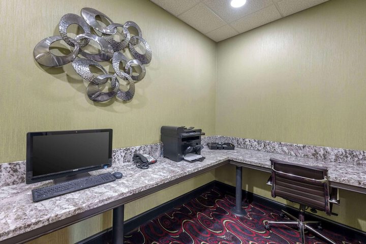 Business Center 71 of 73