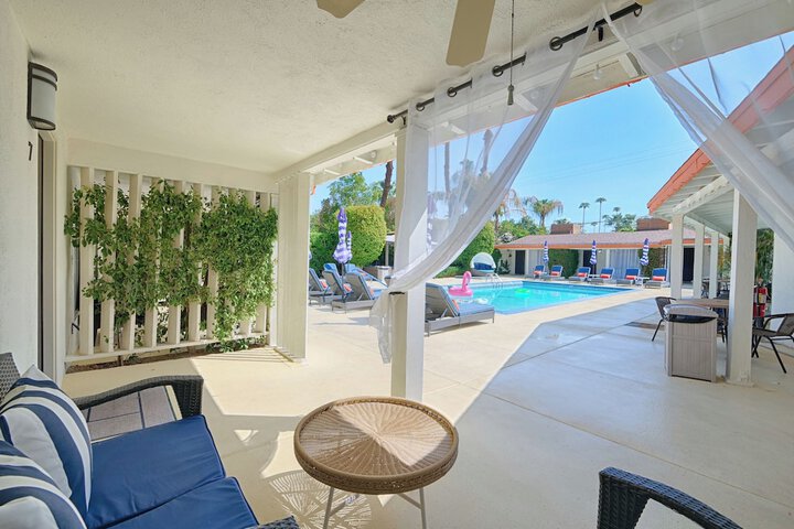 Little Paradise Hotel