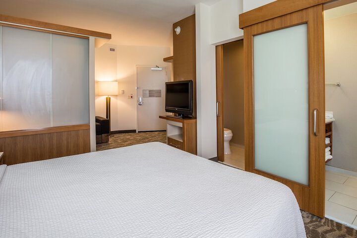 Room 18 of 33