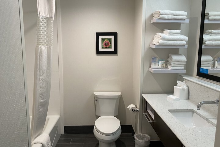 Room 33 of 65