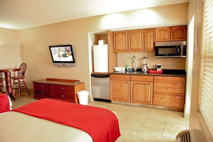 Lake Grassy Inn & Suites