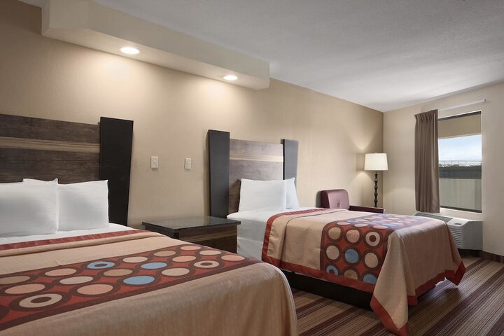 Room 13 of 16