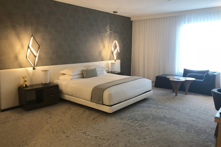 Room 92 of 136