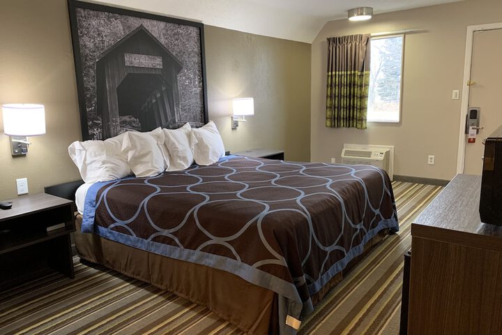 Super 8 by Wyndham Brownsburg