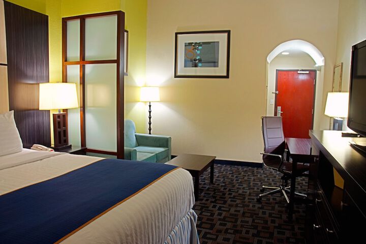 Room 9 of 29