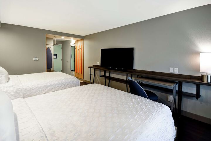Tru by Hilton Sterling Heights Detroit