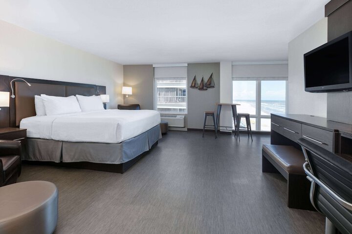 Room 32 of 60