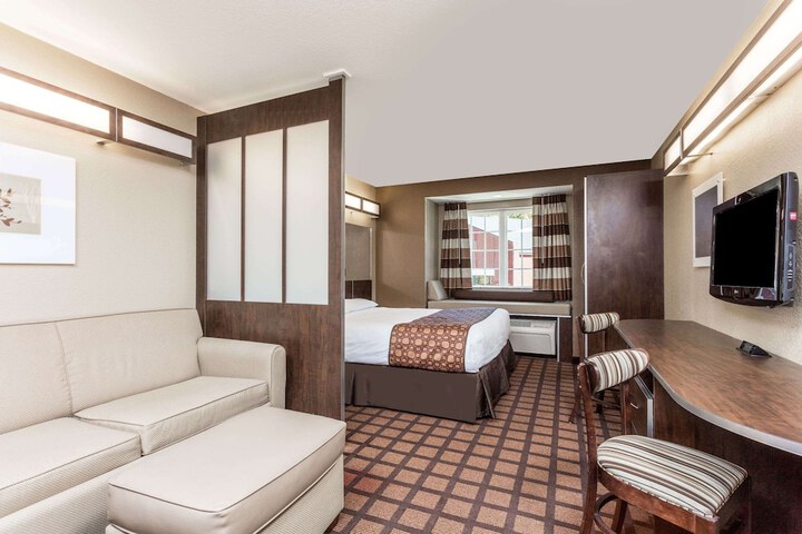 Room 6 of 23