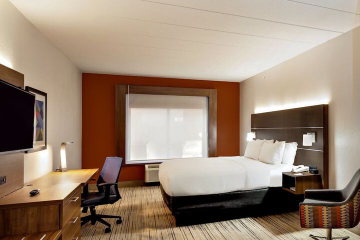 Room 26 of 38