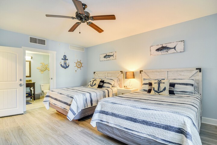 Waterfront Condo w / Water Park Walk to the Beach!