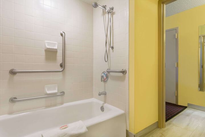 Room 10 of 15