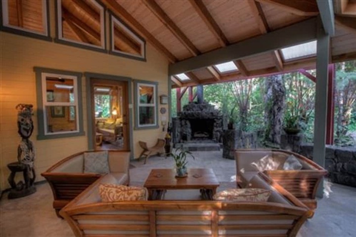 Volcano Mist Cottage