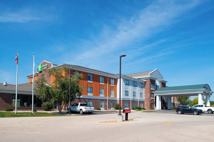 Holiday Inn Express Hotel & Suites Fort Atkinson by IHG