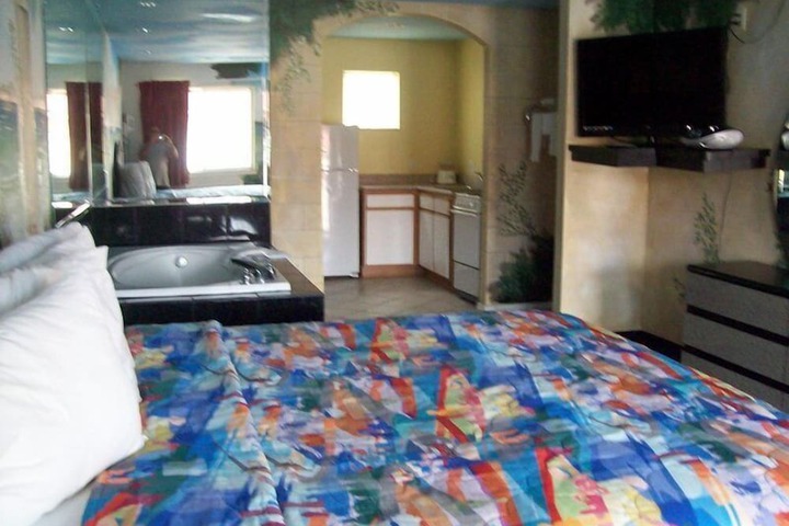 Room 10 of 37