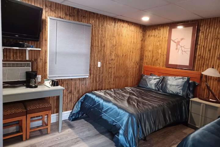 Room 7 of 16