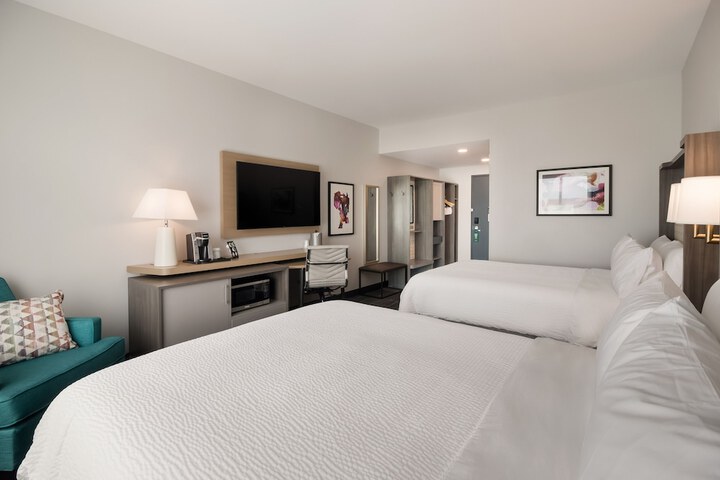 Room 16 of 40