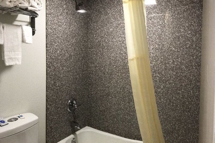 Room 6 of 11