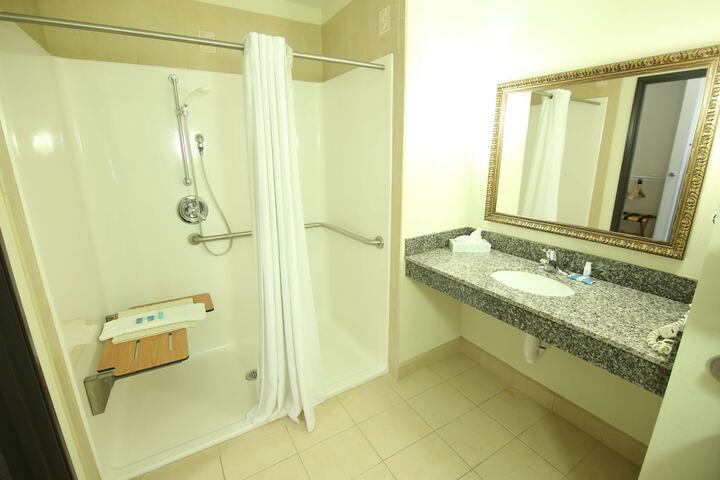 Room 10 of 24