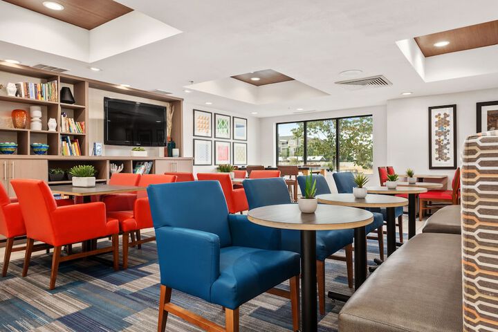 Holiday Inn Express Hotel and Suites West Valley by IHG