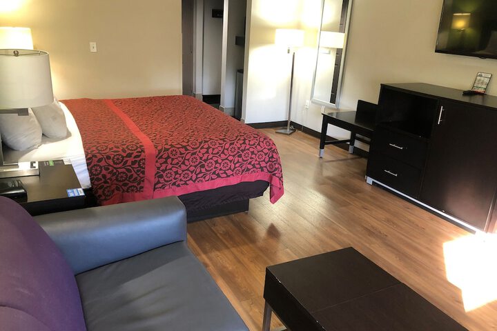 Room 16 of 28