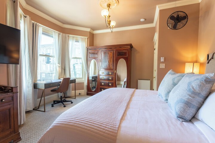 Nob Hill Inn