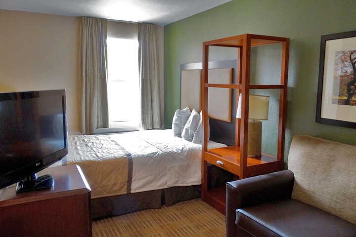 Room 15 of 36
