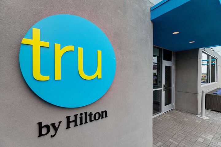 Tru by Hilton Grantville PA
