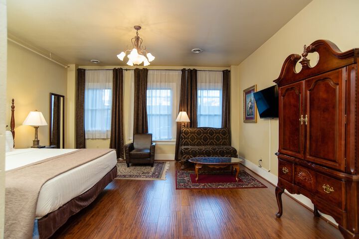 Room 32 of 40