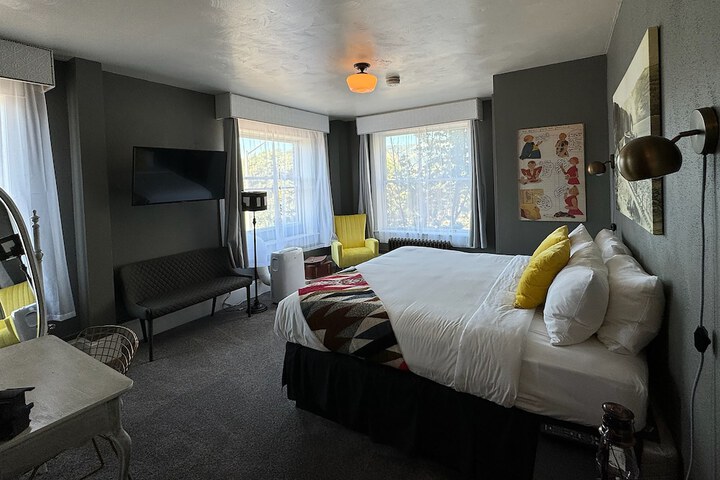 Room 21 of 77