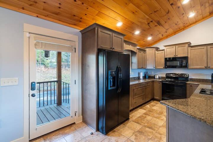 Gorgeous Blue Ridge Views Spacious Retreat With spa