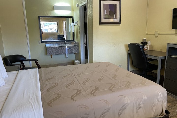 Room 31 of 34