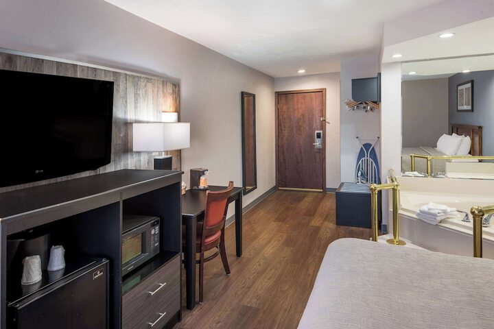 Room 21 of 43