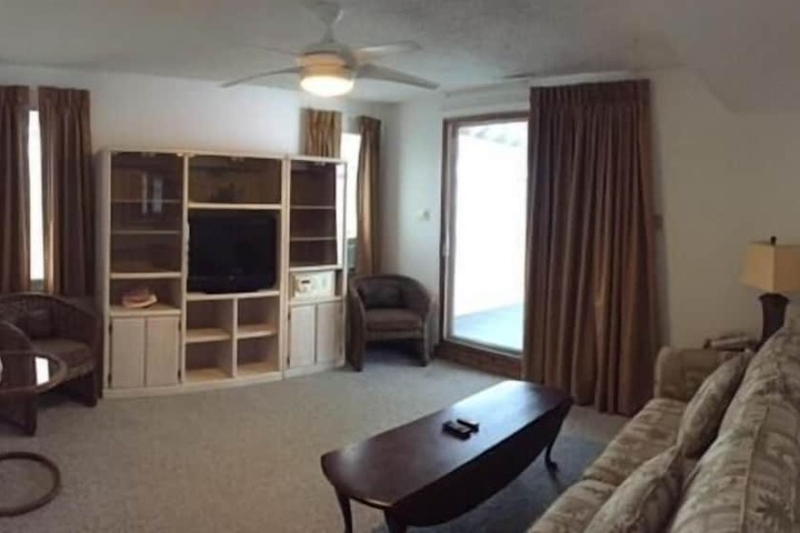 Room 5 of 16
