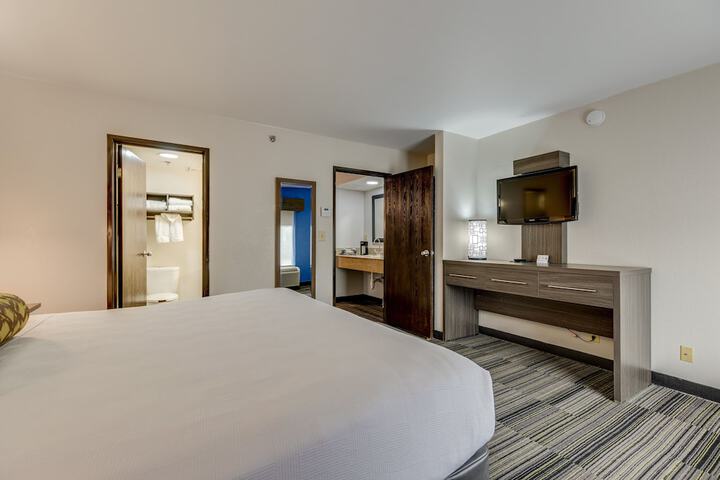 Room 43 of 59