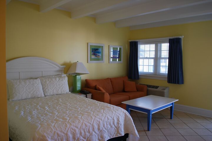 Room 13 of 36