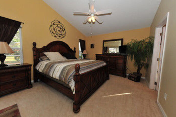 Rent a Villa Eagle Management Davenport